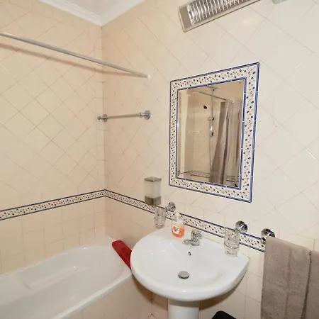 Semesterbostad Casa Do Remo - Charming House For 4 Guests Only 350 Metres From Obidos Lagoon *